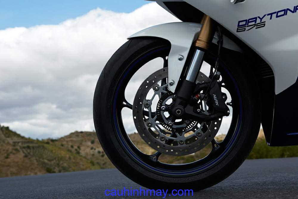 TRIUMPH DAYTONA 675 - cauhinhmay.com